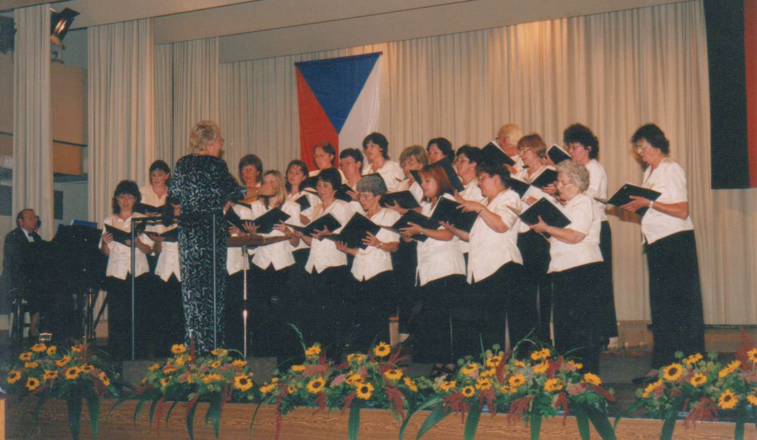 Illertissen-podzim-2000-se-sbormistryni-Verou-Borskou